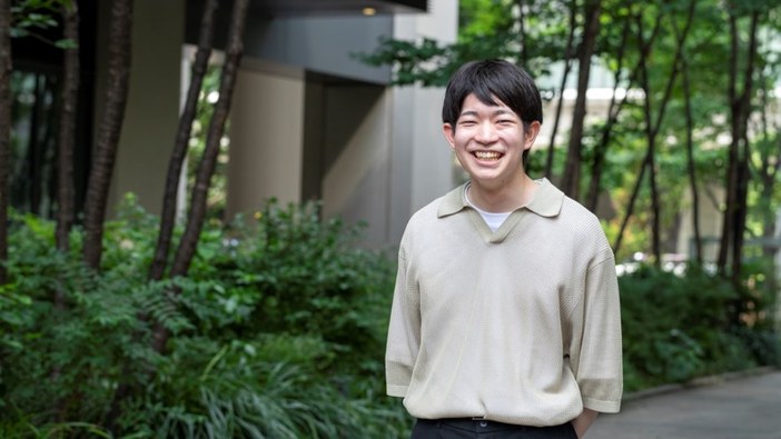 公園にいる會田さん
